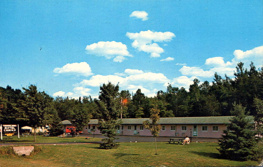 Rainbow Lodging (Rainbow Motel & Cabins) - Vintage Postcard (newer photo)